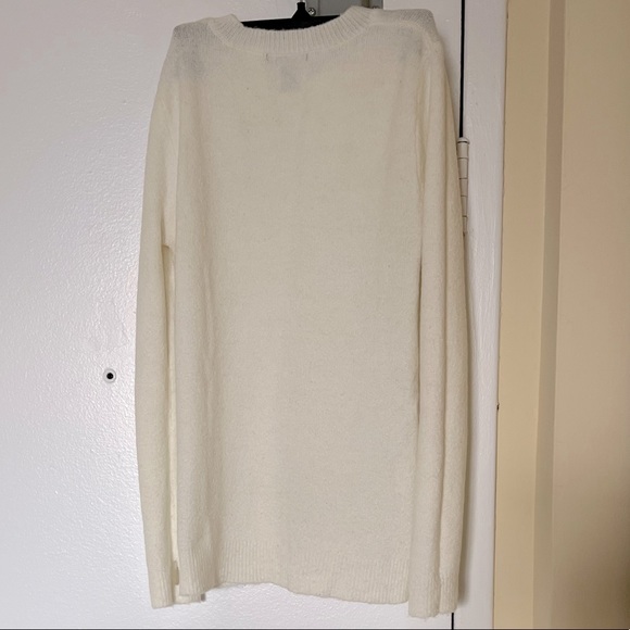Sold !! Free With Purchase.Sweater in size small - Picture 3 of 4